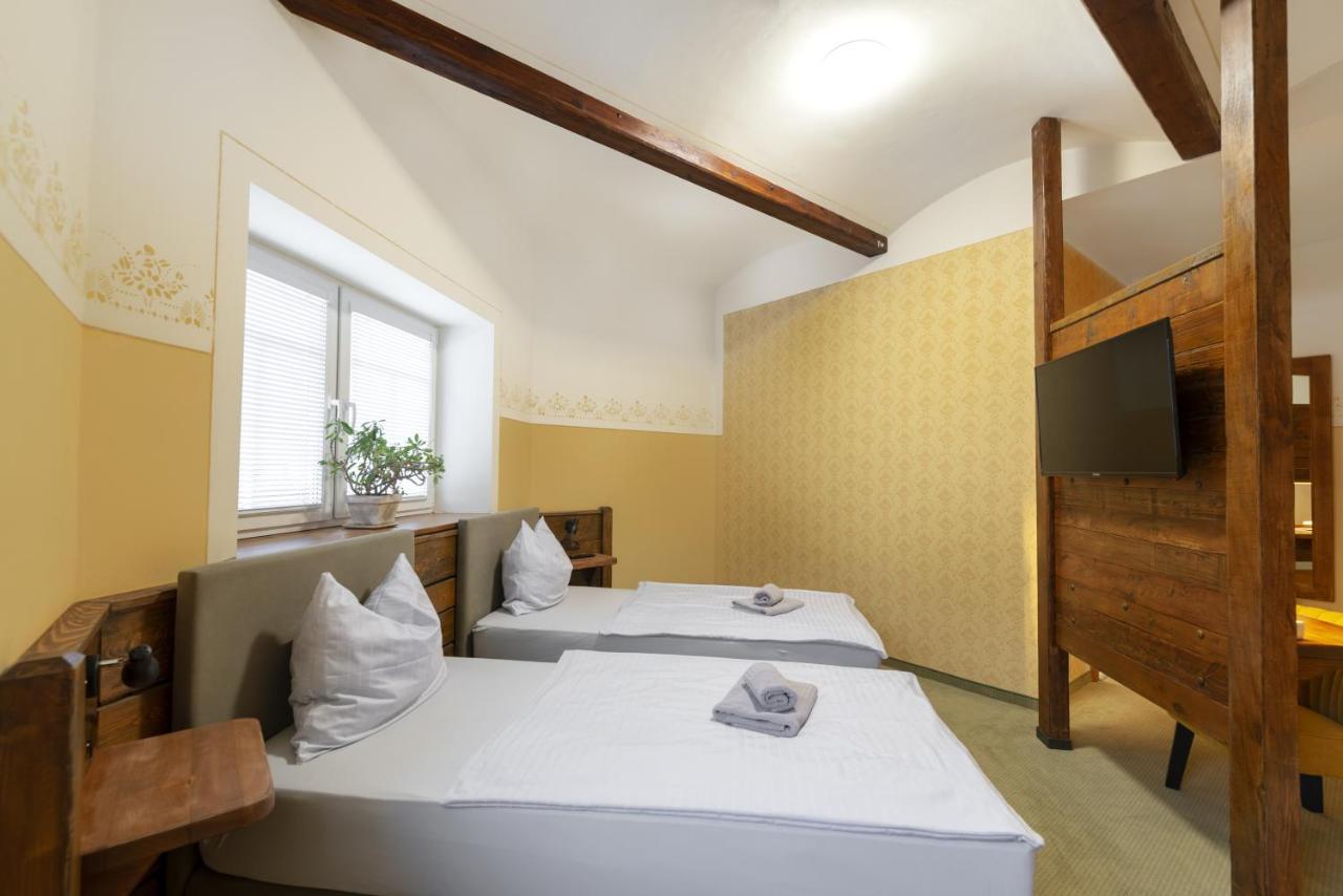 Hotel U Simla カルロヴィ・ヴァリ エクステリア 写真