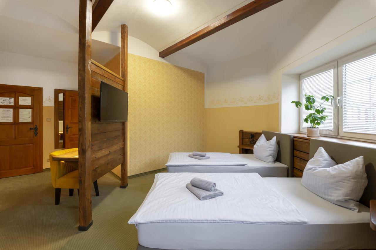 Hotel U Simla カルロヴィ・ヴァリ エクステリア 写真