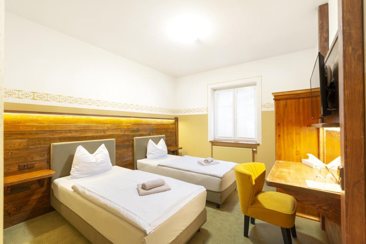 Hotel U Simla カルロヴィ・ヴァリ エクステリア 写真